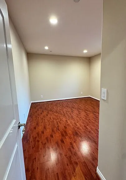 15360 Wyandotte St — Photo 12