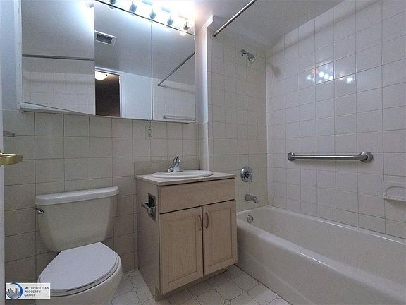 4th image of 340 E 29th St APT 7G