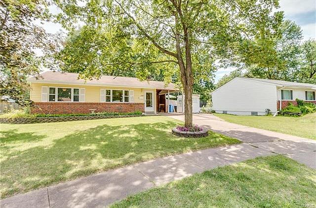 1st image of 230 Versailles Dr