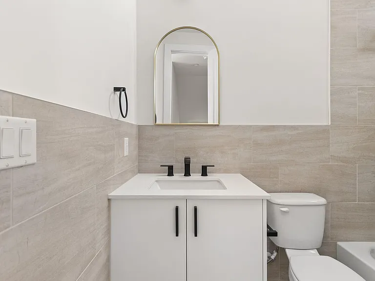 1402 Summit St #B — Photo 26