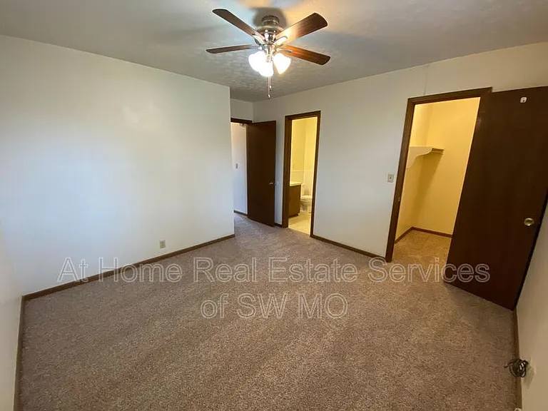 1921 Bellerive Dr — Photo 8