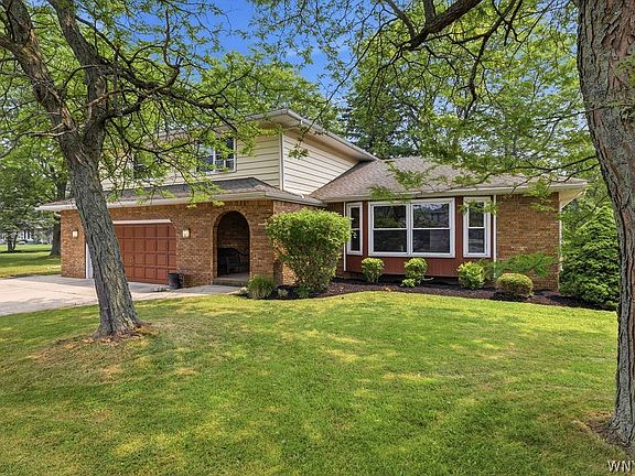 2nd image of 3 Beaverbrook Ct