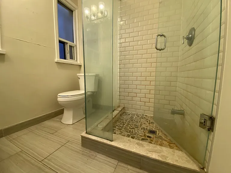 412 Dovercourt Rd #UPPER — Photo 18