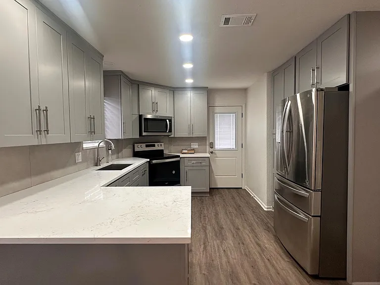 2702 Vienna Pl — Photo 6