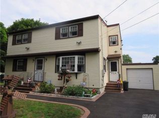 426 44th St, Lindenhurst, NY 11757