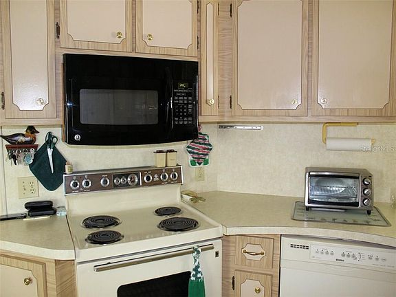 3rd image of 43 Palm Forest Dr