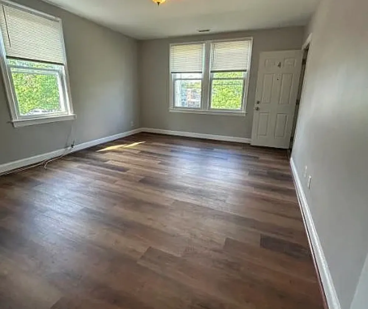 2 bed, 900 sqft, $987 — Photo 2