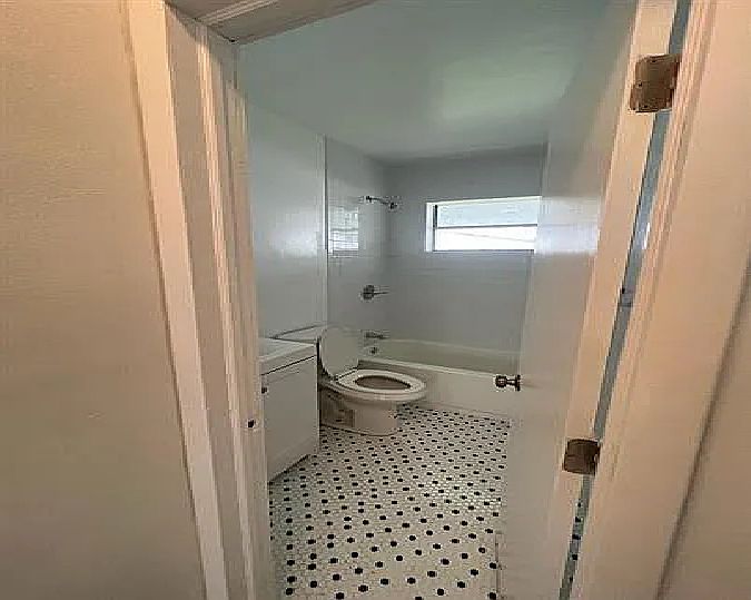 1st image of 11870 NE 16th Ave