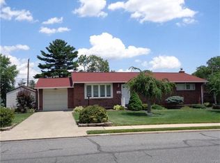 1247 Minnesota Dr, Whitehall, PA 18052