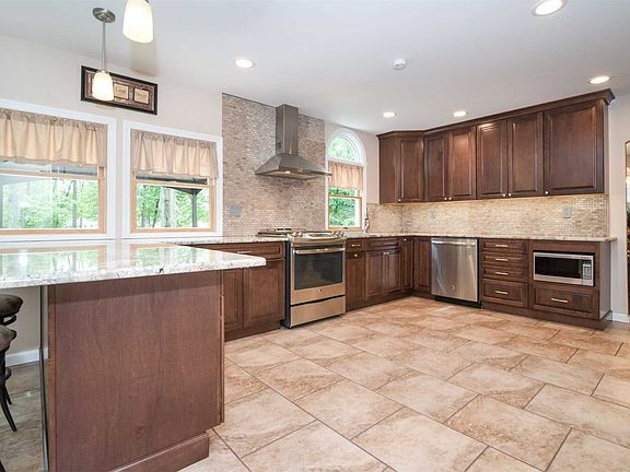 2nd image of 40 Dietz Ave