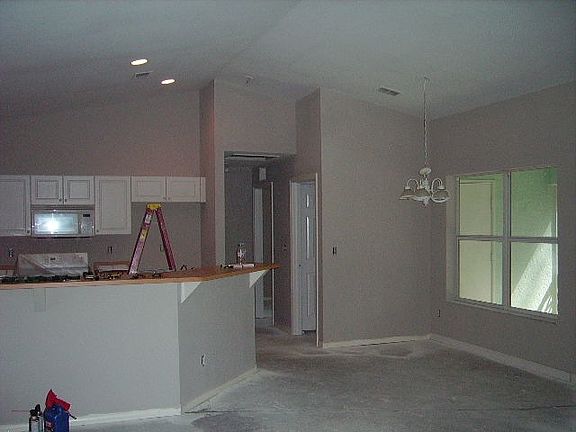 5th image of 1014 NE 33rd Ln