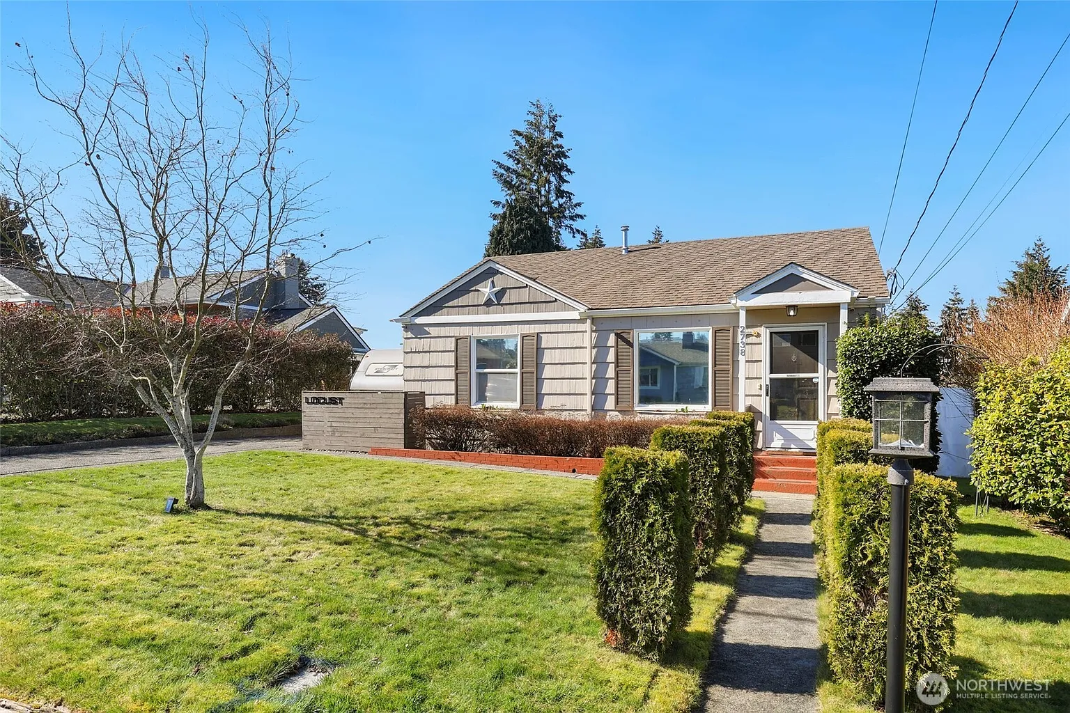 2738 Locust Avenue W photo 1