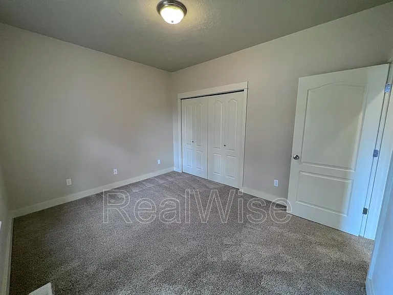 835 Nutcracker Dr — Photo 32