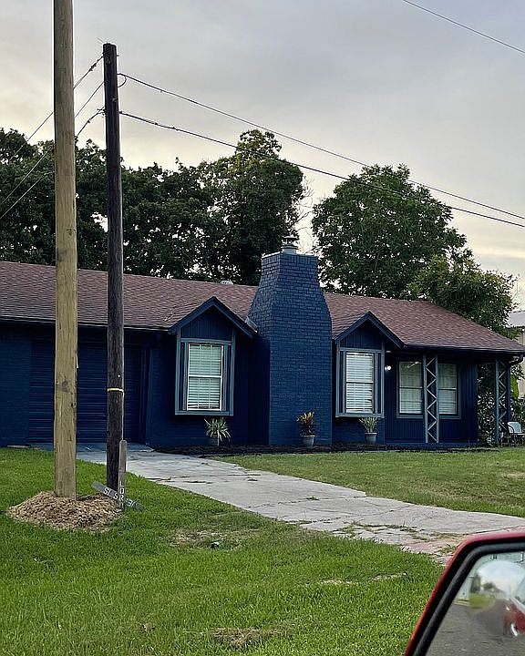 1st image of 325 Lakewood Dr