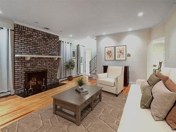 5th image of 36 Holly Dr
