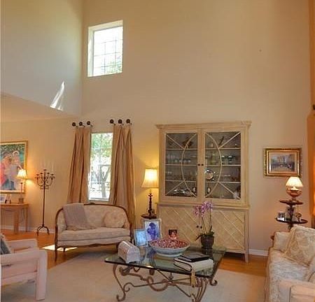 5th image of 339 Cambridge Dr