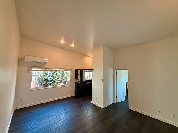3rd image of 1575 Oak St #1559