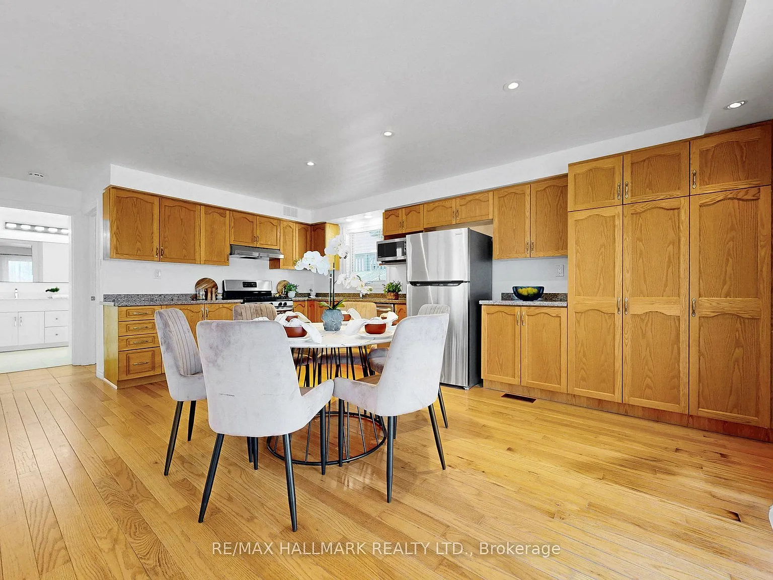 4 bed, $4,000 — Photo 4