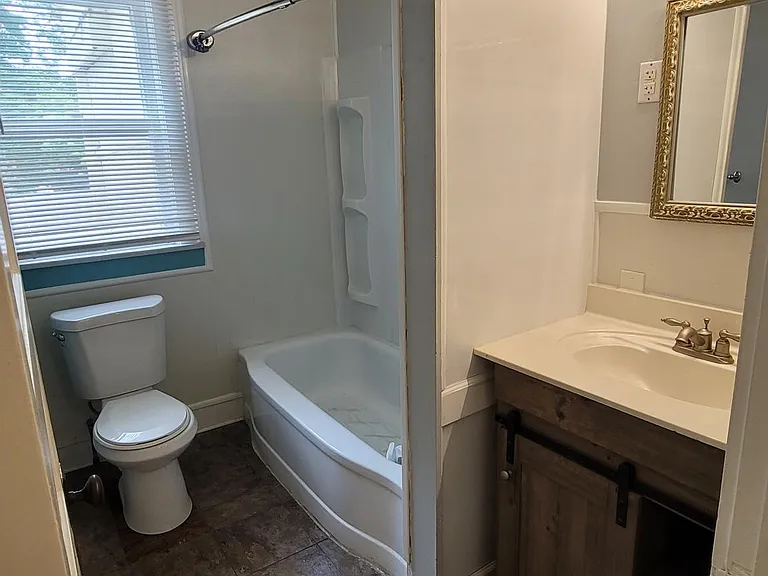 109 N Rose Blvd #2 — Photo 6