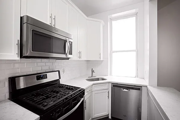 Rented by Waldstar Real Estate LLC | media 51