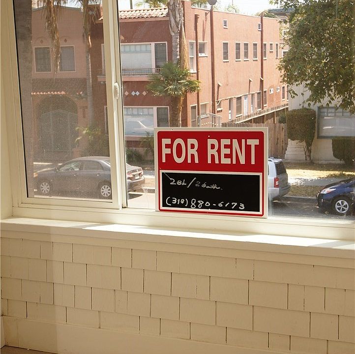 1st image of 1521 E 1st St