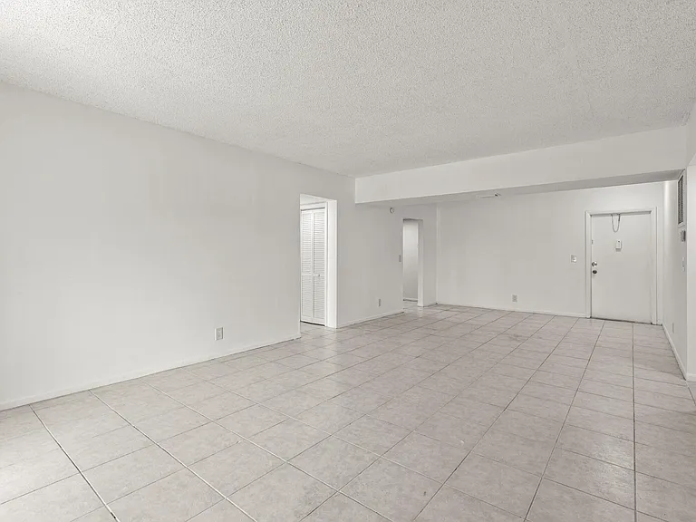 626 NW 13th St #310 — Photo 21