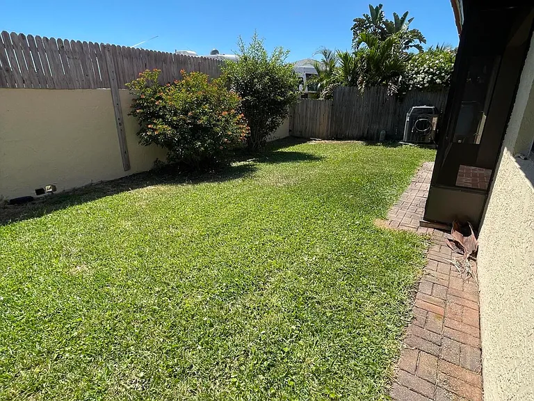 613 Manatee Dr — Photo 32