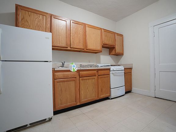 5th image of 1634 Commonwealth Ave APT 9