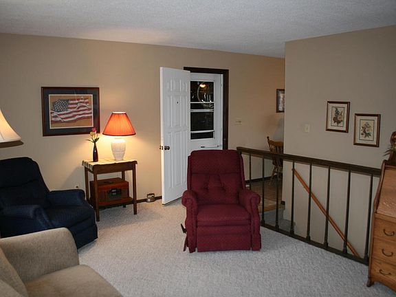 5th image of 703 18th Ave NE
