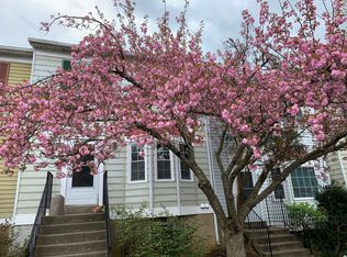 9853 Oakdale Woods Ct, Vienna, VA 22181