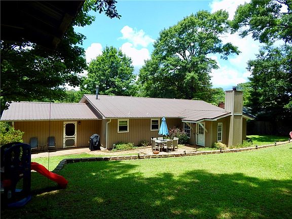 2nd image of 1411 Pinedale Dr