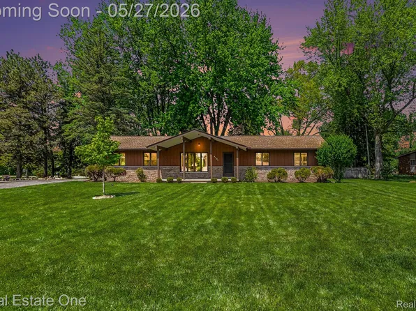 5494 Boyne Highland Trl, Clarkston, MI 48348