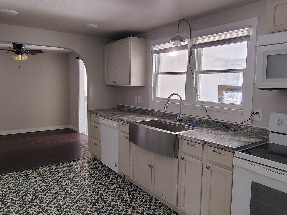 1st image of 112 W Park St #2