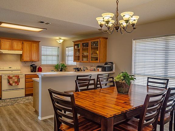 4th image of 3221 Forest Hill Dr