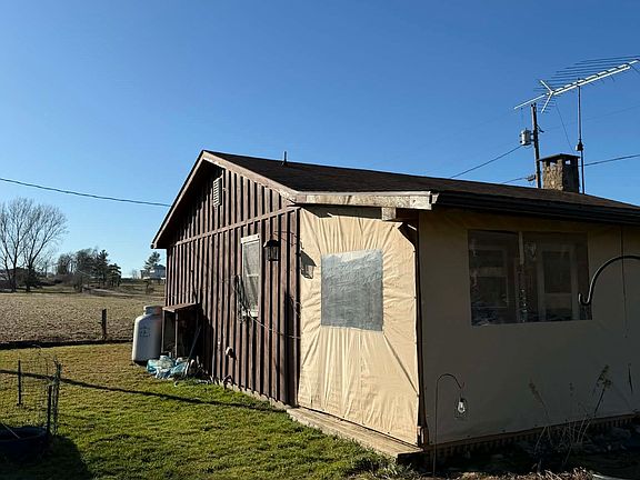 4th image of 1053 Turnpike Cemetery Rd
