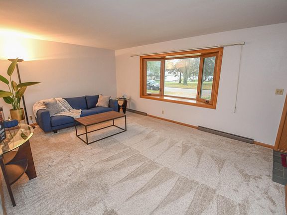 5th image of 900 N Bel Ayr Dr