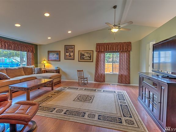 5th image of 4208 Juniper Ct SE