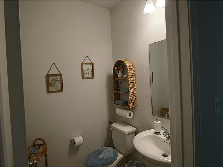 24727 Tanoureen Dr — Photo 41