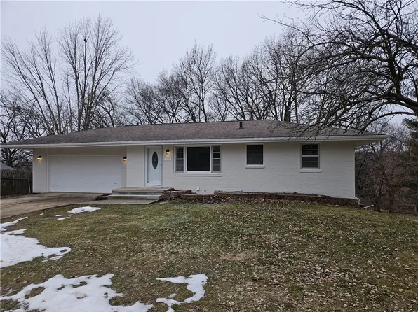 130 Liberty Bell Blvd, Pleasant Hill, IA 50327
