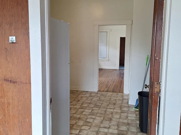 408 N Michigan St — Photo 3