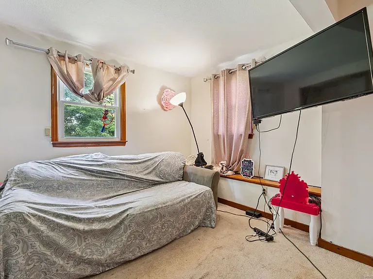2 Sandra Dr — Photo 24
