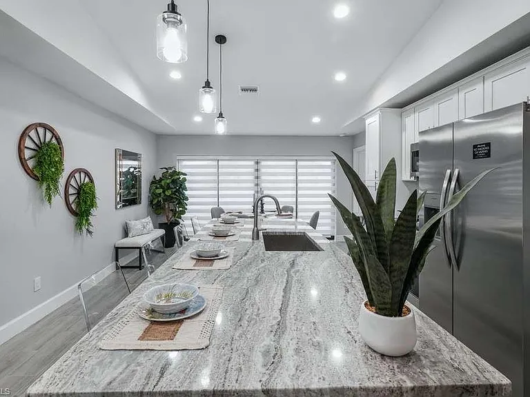 3911 NW 40th Ln — Photo 9