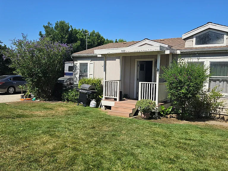 788 Poindexter Ave — Photo 3