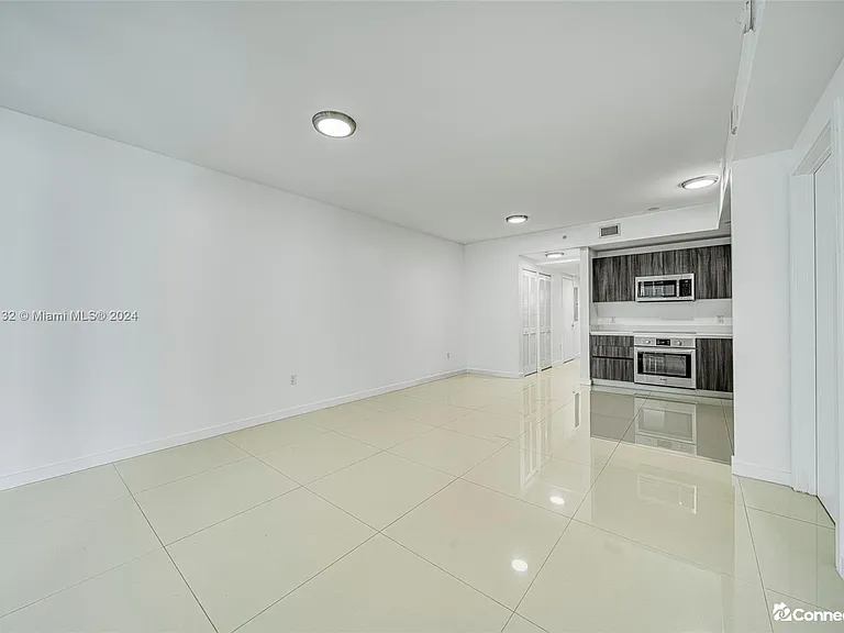 488 NE 18th St #2002 — Photo 8