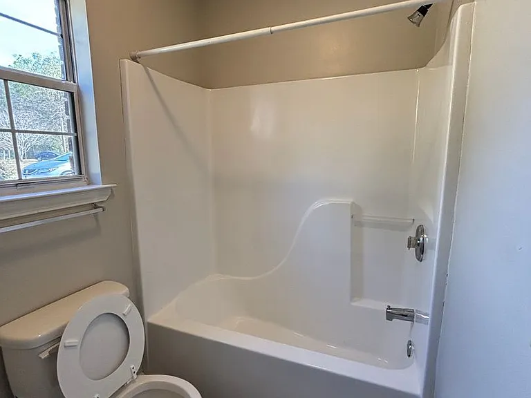 228 NE Jamey Ln — Photo 15