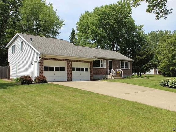 2nd image of 3 Heritage Ln