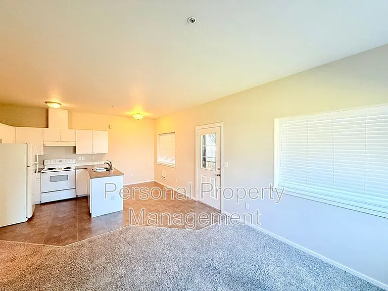 116 S Main Ave — Photo 13