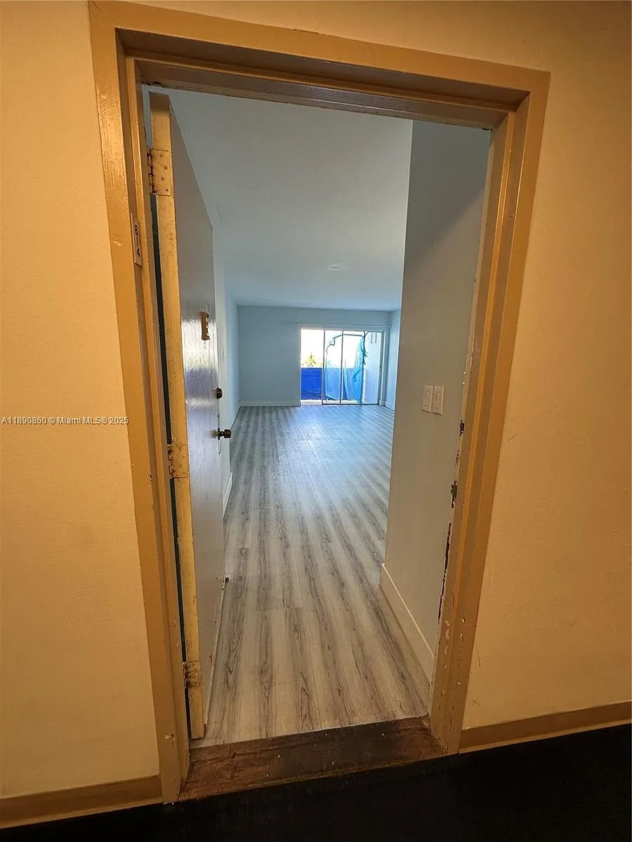 Building Photo - 400 Kings Point Dr #614
