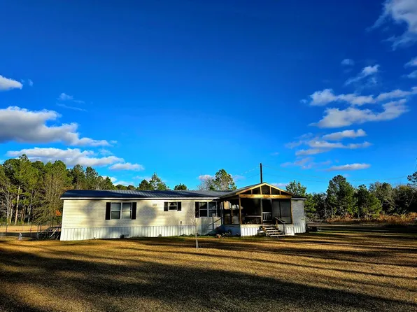 149 Honeysuckle Ln, Fitzgerald, GA 31750