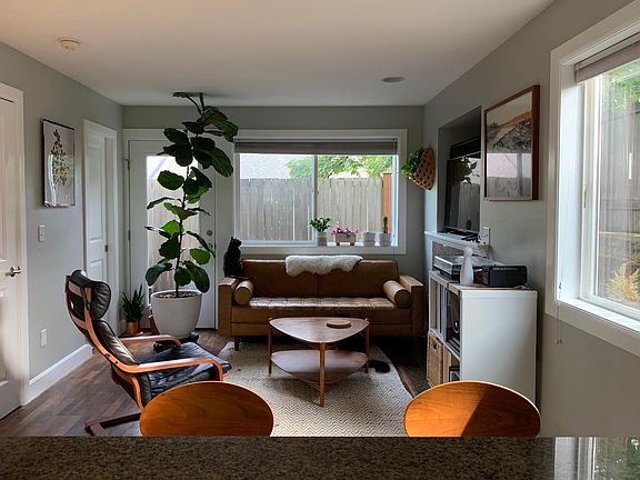 5th image of 429 20th Ave E Unit C